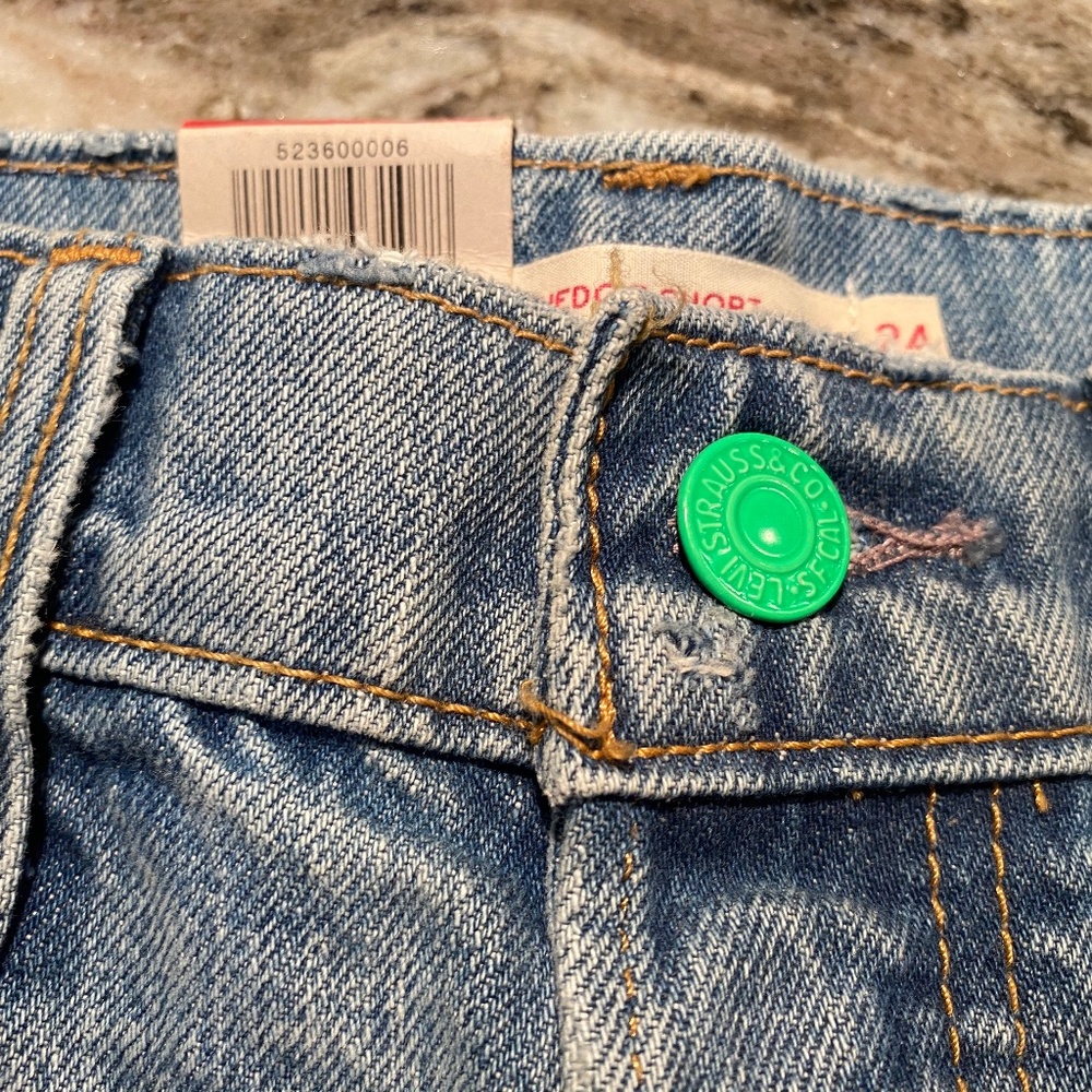 NEW women/junior Custom Levi’s shorts - Picture 4 of 8
